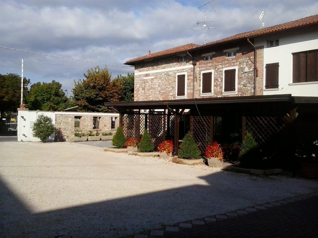 Trattoria Milani Hotel โลนาโต ภายนอก รูปภาพ