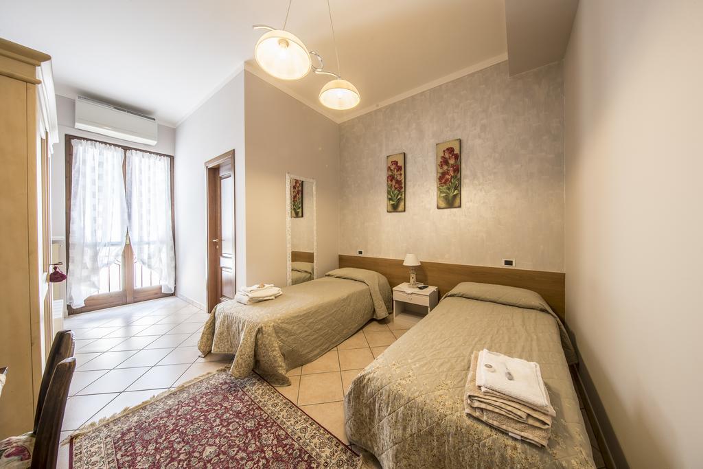 Trattoria Milani Hotel โลนาโต ภายนอก รูปภาพ